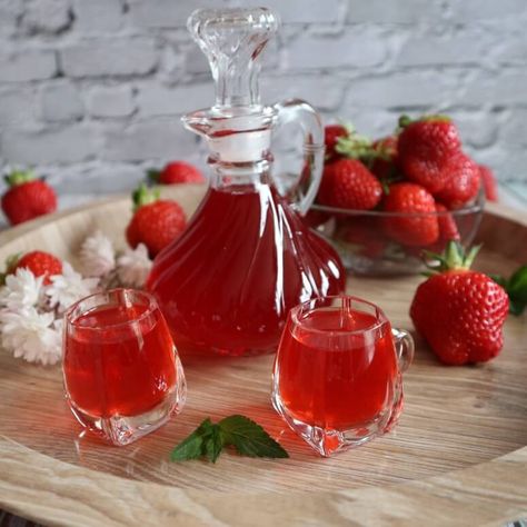 Strawberry liqueur recipe – to enjoy or give as a gift Strawberry Vodka Recipes, Fruit Liquor Recipes, Strawberry Liquor Recipes, Strawberry Cordial, Herbal Wine, Strawberry Liquor, Fruit Wine Recipes, Making Alcohol, Strawberry Syrup Recipes