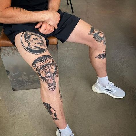 Knee Tattoo Men Traditional, Leg Tattoo Men Old School, Outer Knee Tattoo, Men’s Knee Tattoo, Tattoo Genou, Tiger Knee Tattoo, Tiger Tattoo Leg, Knee Cap Tattoo Men, Above The Knee Tattoo Men