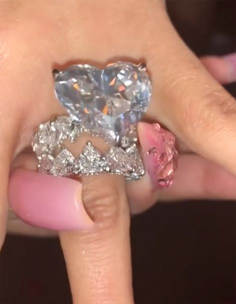 Cardi B 'Can't Believe' Her Birthday Gifts as She Shows Off Diamond Jewelry and Designer Handbag Grandmother Jewelry, 27th Birthday, Customizable Jewelry, Jewelry Design Inspiration, Real Jewelry, Jewelry Tags, Dope Jewelry, Popular Jewelry, Designer Handbag