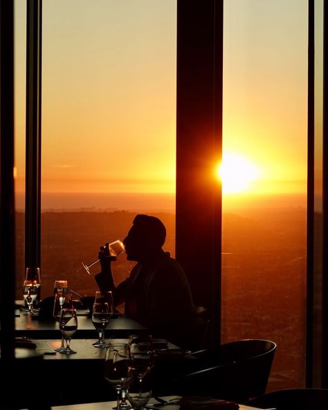 71Above Restaurant | SkyLounge on Instagram: “Golden hour magic ✨ . . . . . . #71Above #71Sunsets #downtownlosangeles #DTLA_ever4yday #lostinLA #losangeles #discoverLA #downtownLA…” Views Sunset, Sunset Restaurant, Restaurant Photos, Sunset City, Outdoor Restaurant, Rooftop Bar, Downtown Los Angeles, When I Grow Up, Holiday Inn