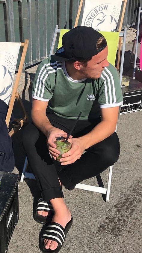 Adidas Adilette Outfit, Slides With Socks Outfit, Slides With Socks, Slide Sandals Outfit, Socks Outfit, Nice Clothing, Preppy Men, Spring Outfits Men, Men Slides