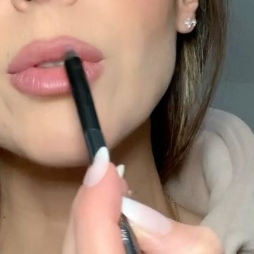 Jennifer Belle Pond on Instagram: "Sandwich Lip Liner is long lasting and makes the lips appear full. You can do this technique with any colors just always start with your nude brown. Keep reading to see color options ✨✨ I used products from my own shop Holy Grail Lip Liner Pink Lipstick Pink Love Story Lip Liner (Linked in bio) And Lancome juicy tube in Miracle (love this) Other brown pencil options: MAC Stone NYX Nude truffle Other Pink pencil options: MAC Whirl NYX Rose Other lipstick options: MAC Angel #lips #lipliner #lipgloss #liptutorial #pinklips" Nyx Nude Truffle, Mac Stone, Mac Angel, Mac Whirl, Pink Pencil, Lip Tutorial, Lipstick Pink, Pink Lipstick, Holy Grail