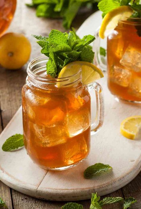 How to Make Sweet Iced Tea on Stove (That Isn't Bitter) - Koti Beth Mcdonald's Sweet Tea Recipe, Mcdonalds Sweet Tea, Unsweetened Iced Tea, Homemade Iced Tea, Sweet Tea Recipes, Southern Sweet Tea, Making Iced Tea, Homemade Tea, Iced Tea Recipes