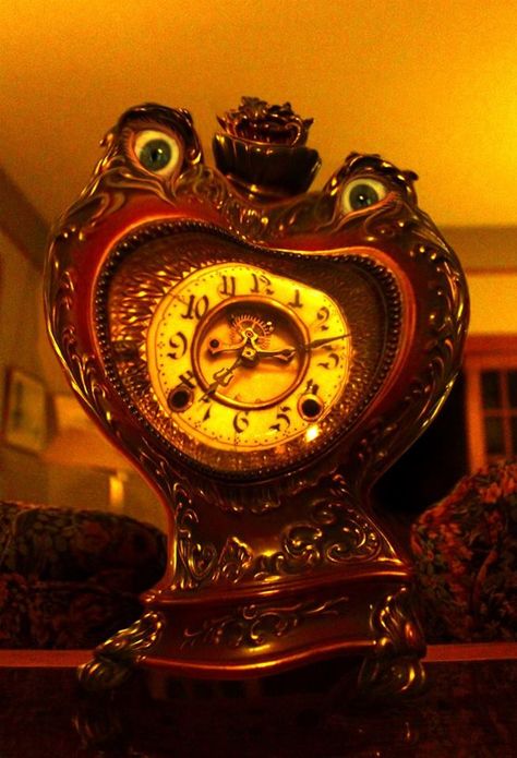 Funky Clock…the eyes are just a tad creepy Weird Clocks, Funky Clock, Hole In The Ground, Dream Future, Antique Clock, William Blake, Grain Of Sand, Hodge Podge, Dream Room Inspiration