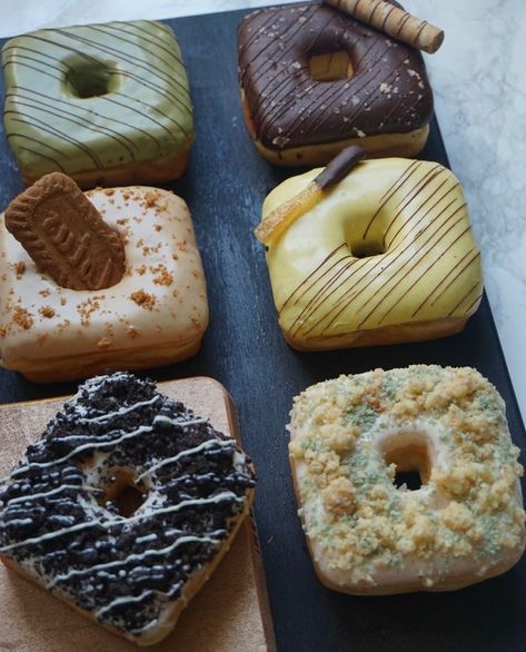 Square Donut, Square Donuts, Donuts Gourmet, Doughnut Recipe Easy, Donut Flavors, Donuts Donuts, I Want Food, Donut Dessert, Food Babe