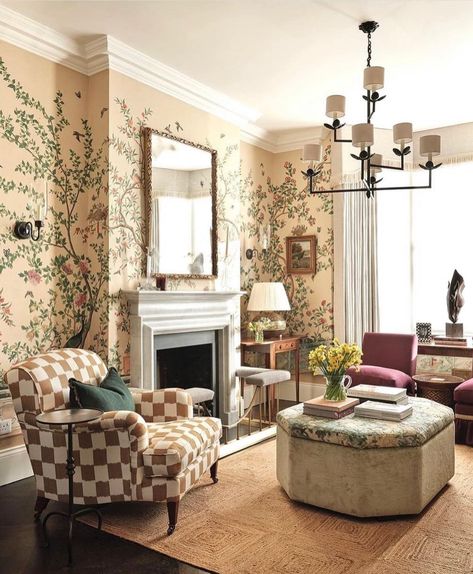 John Derian's Magical New York Apartment - Katie Considers English Country House Style, Parsons Green, Drawing Room Design, Southern Living Homes, Climbing Vines, Hamptons House, New York Apartment, English Country House, Country Style Homes