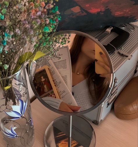 Book Photo, It Girl, Mirror, Books