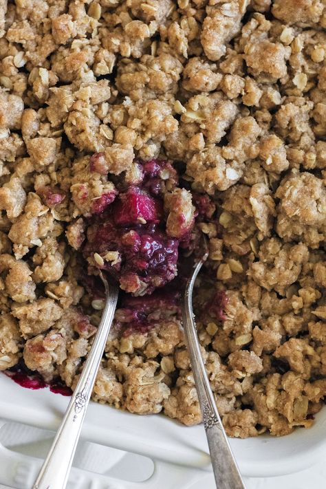 Blackberry Crisp With Oatmeal, Apple Blackberry Crisp, Blackberry Apple Crisp, Blackberry Apple Cobbler, Fruit Crisps And Cobblers, Apple Berry Crisp, Cottage Baking, Berry Crisp Recipe, Raspberry Crisp