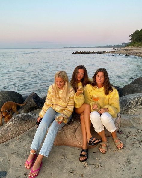 Scandinavian Friend Group, Shotting Photo, Summer Goals, Bff Pictures, Instagrammer, Summer Feeling, Best Friend Goals, Girl Gang, Best Friend Pictures