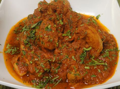 How to make Quick and Easy Chicken Curry, recipe by MasterChef Sanjeev Kapoor Quick Chicken Curry, Ayam Mentega, Chicken Masala Recipe, Curry Masala, Mutton Curry Recipe, Gobi Recipes, Kari Ayam, Mutton Recipes, Curry Recipes Indian