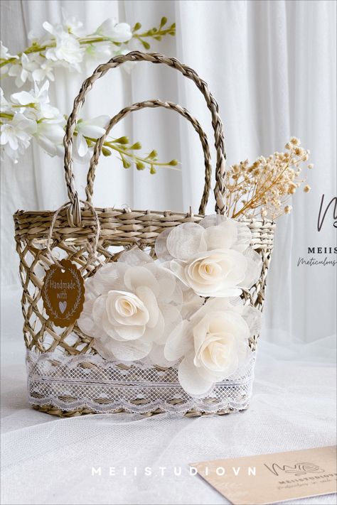 "Discover the perfect Flower Girl Baskets for your special day. Whether you're planning a rustic, dreamy, beach, fall, winter, boho, vintage, or minimalist wedding, you'll find the ideal basket to match your theme. Explore boho wedding ideas and latest 2023 wedding trends to find the perfect complement to your flower girl's look. Make your wedding unforgettable with a beautiful flower girl basket." Flower Girls Baskets, Confetti Basket, 2023 Wedding Trends, Wedding Ideas Rustic, Flower Girl Basket Rustic, Boho Wedding Ideas, Dreamy Beach, Rustic Flower Girls, Unique Wedding Ideas