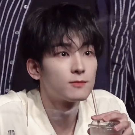 Amagi Brilliant Park, Seventeen Memes, Seventeen Going Seventeen, Hey Man, Cool Glasses, Seventeen Wonwoo, Seventeen Album, Mon Cheri, Dark Photography