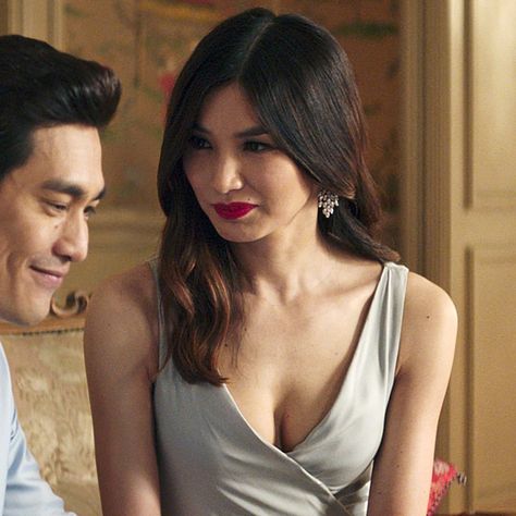 Gemma Ward in Crazy Rich Asians  #celebrityhair #weddingmakeup #weddingbeauty #bridalbeauty #weddingideas #redlipstick Gemma Chan Hair, Crazy Rich Asians Outfits, Astrid Leong, Rich Asian Fashion, Gemma Ward, Gemma Chan, Crazy Rich Asians, Crazy Rich, Septième Art