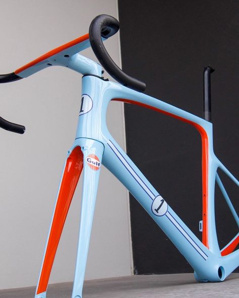 Road Bike Paint Job, Custom Painted Bike Frame, Bike Frame Design Paint, Bicycle Paint Job Ideas Diy, Mountain Bike Paint Ideas, Bike Frame Paint Ideas, Custom Bicycle Paint Jobs, Road Bike Paint Ideas, Bicycle Color Ideas