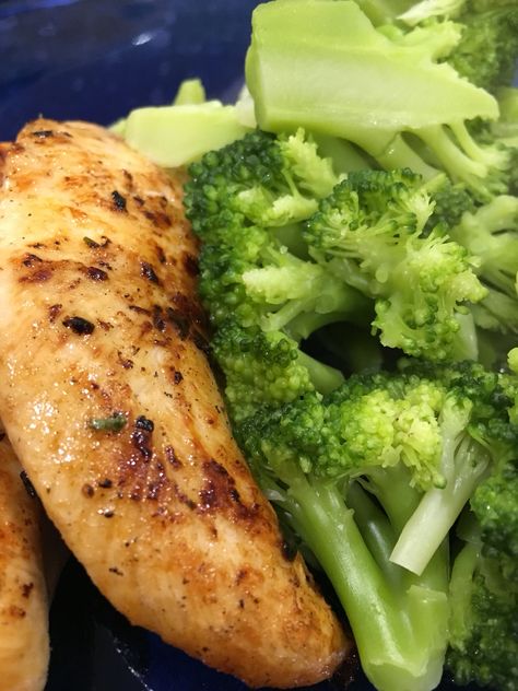 Chicken And Broccoli, Chicken Steak, Healthy Dishes, Broccoli, Steak, Healthy Lifestyle, Yummy Food, Chicken, Lifestyle