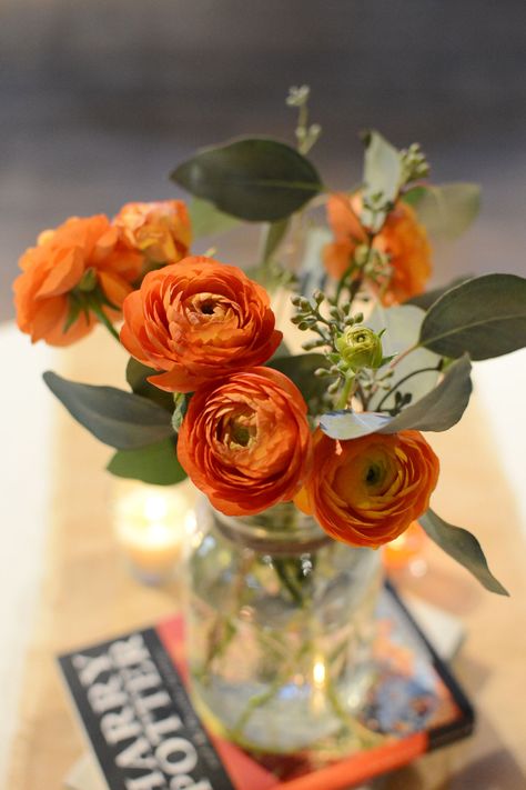 Orange Ranunculus Centerpiece Orange Flower Centerpieces, Ranunculus Centerpiece, Orange Centerpieces, Small Wedding Bouquets, Orange Ranunculus, Orange Bouquets, Ranunculus Flowers, Fleur Orange, Rustic Barn Wedding