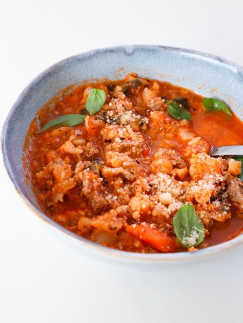 Mediterranean Ground Beef and Cauliflower Soup - Beauty Bites Mediterranean Ground Beef, Beauty Bites, Healthy Dinner Recipe, 2024 Recipes, Cooking Tomatoes, Tomato Broth, Clean Eating For Beginners, Clean Eating Meal Plan, Cauliflower Soup