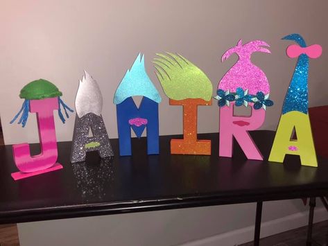 Trolls Cricut Projects, Trolls Room Ideas, Trolls Bedroom Ideas, Diy Trolls Birthday Party, Troll Party Theme, Kids Birthday Party Activities, Decorated Letters, Trolls Poppy, Trolls Party