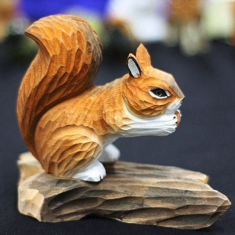 Entrance Living Room, Squirrel Figurine, Animal Home, Sculpture Stand, Decor Sculpture, Home Decor Sculptures, Garden Deco, Wooden Animals, Animal Figures