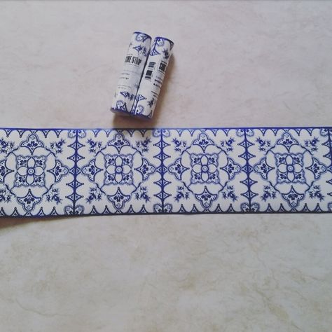 Blue And White Kitchen Decor, White Kitchen Wallpaper, Blue White Tile, Kitchen Decor Blue, Wallpaper Border Kitchen, Blue And White Kitchen, Farmhouse Blue, Farmhouse Country Decor, Blue Kitchen Decor