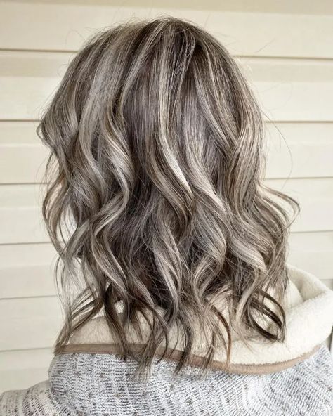 Transitioning to Gray Hair 101, NEW Ways to Go Gray in 2021 - Hadviser Hair Color For Gray Hair, Color For Gray Hair, Natural White Hair, Ash Grey Hair, Grey Hair Care, Grey Hair Dye, Grey Hair Transformation, Best Hair Color, Grey Blonde