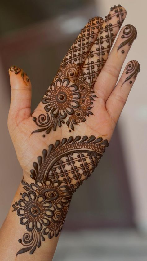 Creative Mehndi Designs, Floral Mehndi Design, Dnd Character Art, Hair Henna, Mehandhi Designs, Latest Arabic Mehndi Designs, Front Mehndi Design, Simple Mehendi Designs, Henna Powder