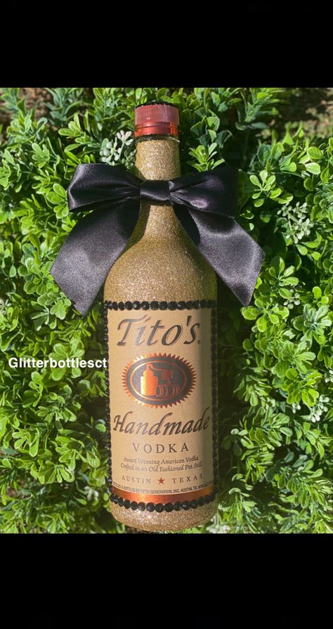 Bedazzled Bottle Titos, Decorated Titos Bottle 21st, Titos Bottle Crafts, Alcohol Bottle Decorations, Glitter Bottles, Bedazzled Bottle, Alcohol Bottle Crafts, Birthday 21, Bottle Decorations