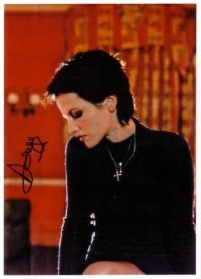 Dolores O'riordan Style, The Cranberries Dolores O'riordan, Dolores O'riordan Aesthetic, Dolores O'riordan Hair, Dolores O'riordan 90s, The Cranberries Wallpaper, The Cranberries Aesthetic, Dolores Cranberries, Cranberries Band