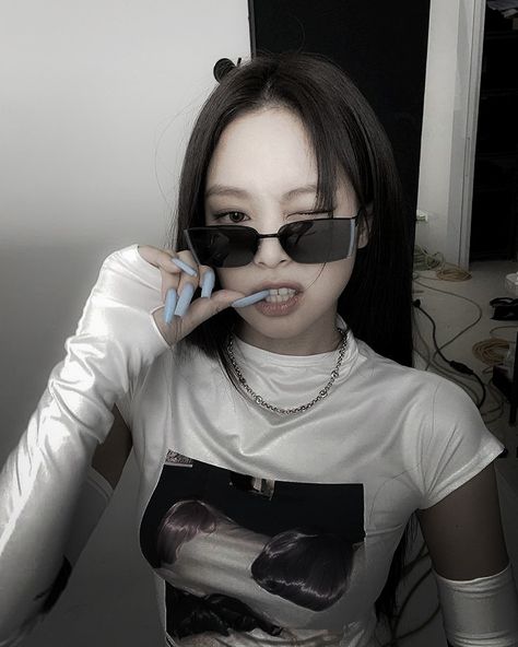 #jennie #blackpink Savage Pics, Savage Wallpapers, Soo Jin, Black Picture, Chaeyoung Twice, Jennie Kim Blackpink, Aesthetic Photography Grunge, Black And White Aesthetic, Blackpink Photos