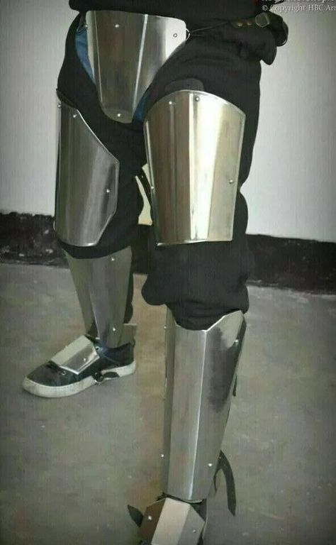 Medieval Mandalorian, Shin Armor, Leg Armor, Cosplay Halloween Costumes, Batman Concept, Biker Wear, Costume Armour, Shin Guard, Mandalorian Armor