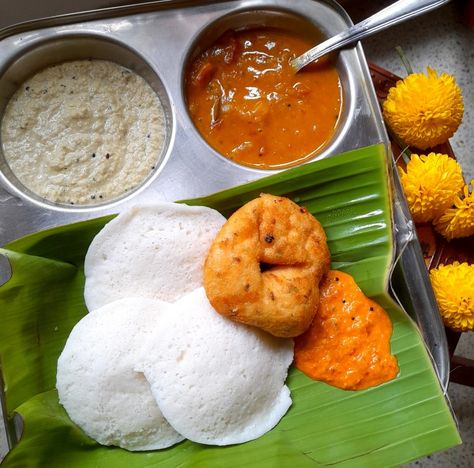 Myphotography JaiMataDi🔱🔥☄ postcard south indian aesthetic flowers southindianfood southindia idli vada sambar eat best breakfast simplefood aesthetic southindian aestheticphoto indianaesthetic indian aesthetic food foodie happy desicore desi pinterest vintage oldschool simple traditional banana leaf xoxo Indian Aesthetic Food, South Indian Aesthetic, Idli Vada, Desi Pinterest, South Indian Breakfast, Indian Breakfast, Aesthetic Flowers, Indian Snacks, Indian Aesthetic