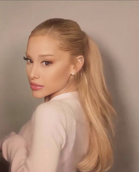 Ariana Grande Blonde Hair, Ariana Grande Cute, Ariana Grande Style, Ariana Grande Photoshoot, Ariana Grande Photos, Ariana Grande Pictures, Ariana G, M Beauty, High Ponytails