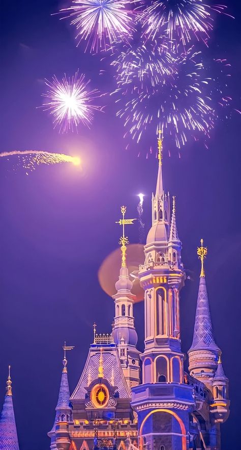 Disneyland Wallpaper Aesthetic, Wallpaper Disney, Disney Collage, Disney Phone Wallpaper, Wallpaper Iphone Disney, Cute Simple Wallpapers, Disney Aesthetic, Disney Castle, Graphic Wallpaper