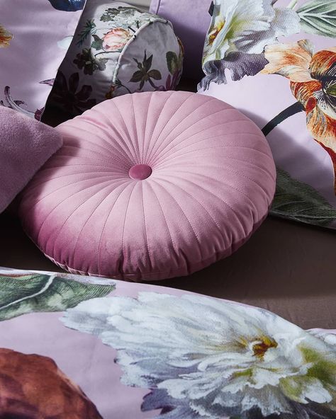 ESSENZA HOME on Instagram: “Round, round baby round, round, Spend the night on me.. 🌙 ​ ​#essenzahome #naina #round #cushion #velvet #lilac #colouryourhome…” Lilac Cushions, Cushion Inspiration, Dusty Lilac, Round Round, Bed Cushions, Round Cushion, Kitchen Room, Living Dining Room, Lilac