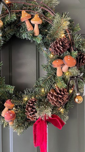 Mushroom Christmas Wreath, Wreath With Mushrooms, Whimsical Woodland Christmas, Hobby Lobby Crafts Diy Christmas, Christmas Mushrooms Decoration, Mushroom Wreath Diy, Mushroom Christmas Decor, Rustic Christmas Wreaths Diy, Diy Yule Decorations