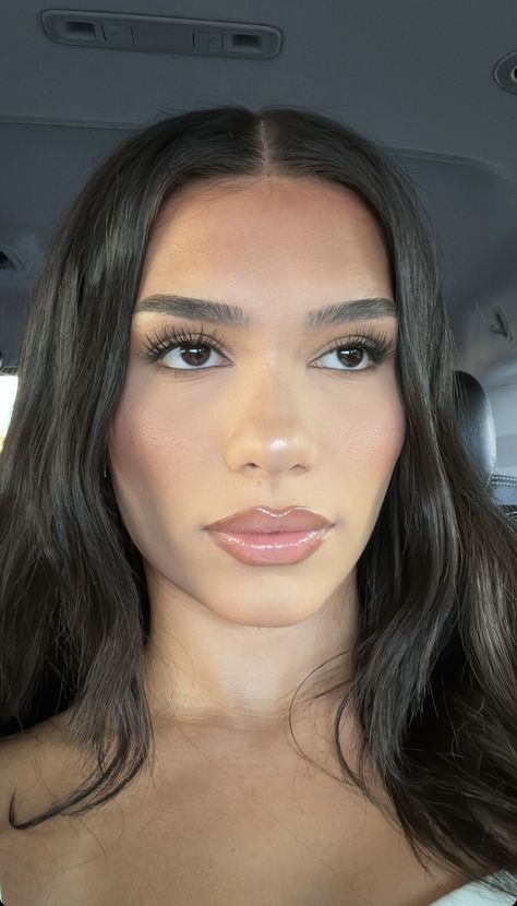 Black Hair Makeup Looks Natural, Medium Skin Tone Medium Contrast Makeup, Low Contrast Makeup Brunette, Super Natural Makeup Looks, Olive Skin Wedding Makeup, Light High Contrast Makeup, Natural Classy Makeup, Timeless Makeup Looks, Daytime Makeup For Brown Eyes