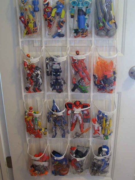 Organize action figures in an over-the-door shoe caddy, Barbies work well too Diy Toy Storage, Superhero Bedroom, Toy Storage Solutions, Superhero Room, Playroom Storage, Boy Toys, Toy Rooms, Organization Kids, Big Boy Room