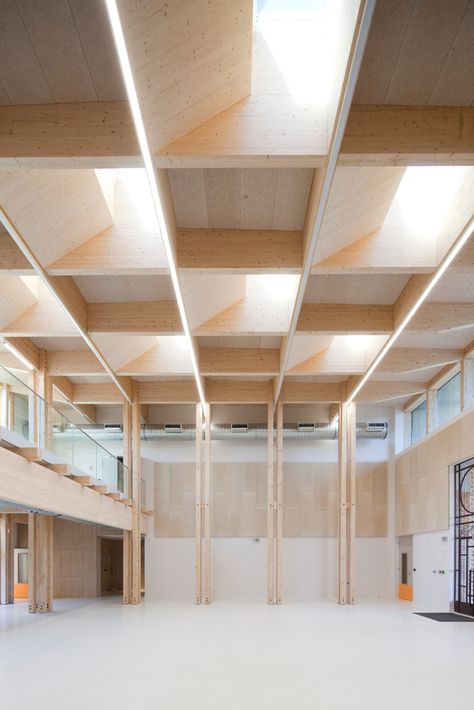 Timber Structure Detail, Interactive Pavilion, Clt Construction, Workshop Architecture, Architecture Tools, Educational Architecture, Veterinary School, Timber Architecture, Roof Beam