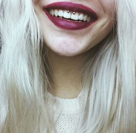 Smileys Piercings Corps, Smile Piercing, Piercing Facial, Piercing Face, Piercing Girl, Bodysuit Tattoos, Piercing Chart, Piercing Conch, Piercing Labret