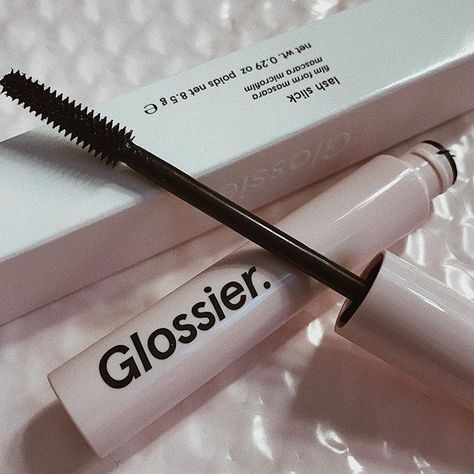 ★彡@oliwiasierotnik Smudge Proof Mascara, Eyeshadow Eyebrows, Glossier Makeup, Glossy Makeup, Mascara Makeup, Lengthening Mascara, It Goes On, Maquillaje Natural, Makeup Goals