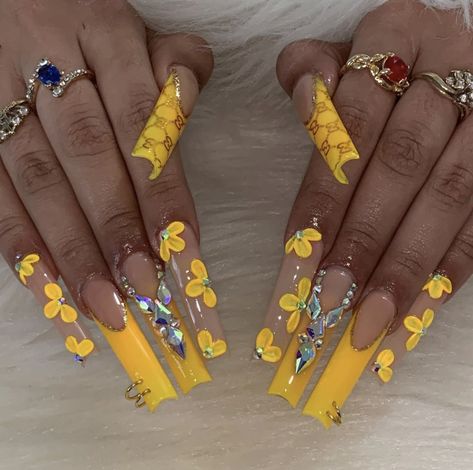 Stilettos Nails, Acrylic Nails Yellow, Tarot Card Readings, Acrylic Nail Set, Exotic Nails, Glam Nails, Beautiful Nail Designs, Yellow Nails, Square Acrylic Nails