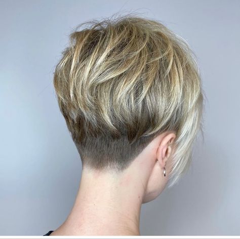 Short Hair Back, Textured Haircut, Short Hair Pixie Cuts, Short Hair Undercut, Edgy Short Hair, Short Hairstyles For Thick Hair, Short Hair Color, Penteado Cabelo Curto, Short Hair Haircuts