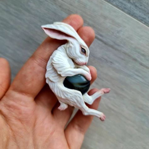 Cute Polymer Clay Animals, Clay Animals Sculpture, Polymer Clay Art Sculpture, Polymer Clay Rabbit, Polymer Clay Creatures, Polymer Clay Designs, Jesus Art Drawing, Clay Brooch, Designer Brooch