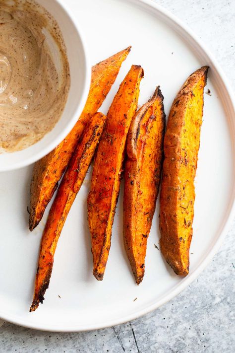 Air Fryer Sweet Potato Wedges, Roasted Sweet Potato Fries, Grilled Sweet Potato Fries, Grilled Potato Wedges, Homemade Sweet Potato Fries, Air Fryer Sweet Potato Fries, Raw Sweet Potato, Sweet Potato Bowls, Grilled Sweet Potatoes