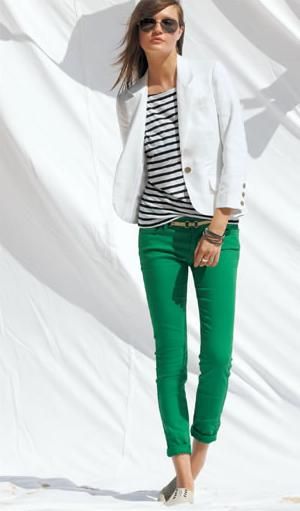 MAHONES...♥ Mode Ab 50, Green Jeans, Ținută Casual, Green Pants, White Blazer, Looks Style, Mode Inspiration, Mode Style, Kelly Green