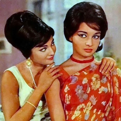 Asha Parekh 60s Bollywood Fashion, Indian Retro Outfits, Retro Bollywood Fashion, Retro Outfits 80s Style, Indian Retro, Asha Parekh, 70s Women Fashion, Bollywood Retro, South Asian Aesthetic