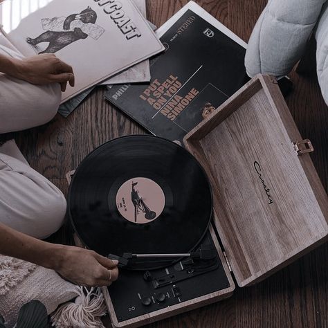 Dark Academia Aesthetic Wallpaper, Nina Simone, Mia 3, Dark Academia Aesthetic, Music Aesthetic, Academia Aesthetic, Music Wallpaper, Brown Aesthetic, Record Player