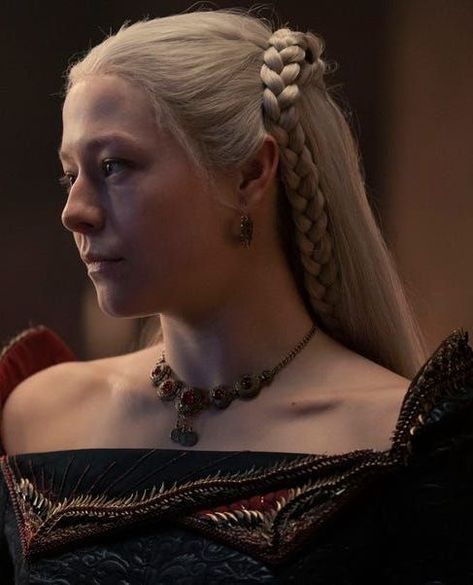 “When you have a beautiful cast, half your work is done,” says the show’s costume designer Jany Temime Targaryen Hair, Lannister House, Got Costumes, Olivia Cooke, Dragon Series, Rhaenyra Targaryen, Targaryen Aesthetic, Dragon Costume, Game Of Thrones Art