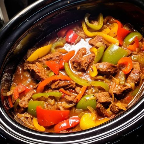 Slow Cooker Pepper Steak, Crockpot Pepper Steak, Crockpot Stuffed Peppers, Slow Cooker Stuffed Peppers, Crockpot Recipes Beef Stew, Slow Cooker Recipes Beef, Crockpot Recipes Beef, Feed A Crowd, Pepper Steak