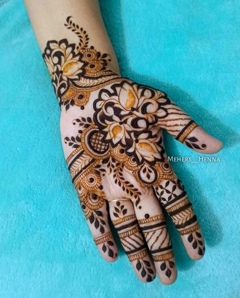 Latest Arabic Mehndi Designs, Mehndi Designs 2018, Mehndi Designs Bridal, Mehndi Designs Bridal Hands, Mehndi Designs For Kids, Circle Mehndi, Beautiful Henna Designs, Beautiful Henna, Stylish Mehndi Designs